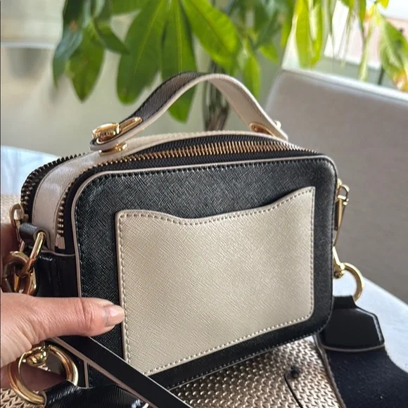Marc Jacobs Black and Gold Crossbody Bag with Chic Elegance